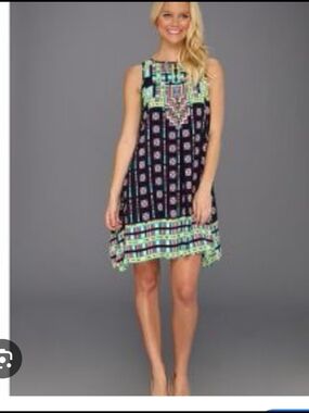 Muse Sleeveless Black Geometric Print Shift Dress - Size 6